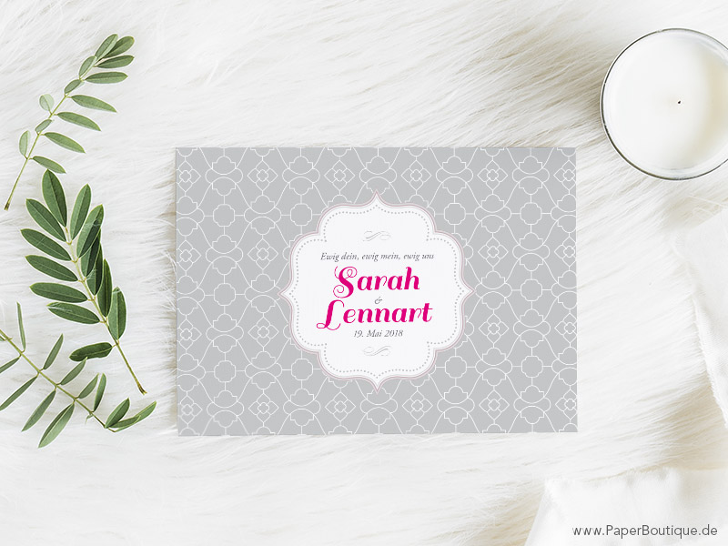 Einladungskarte zur Hochzeit im vintage Stil in grau mit pinker Schrift