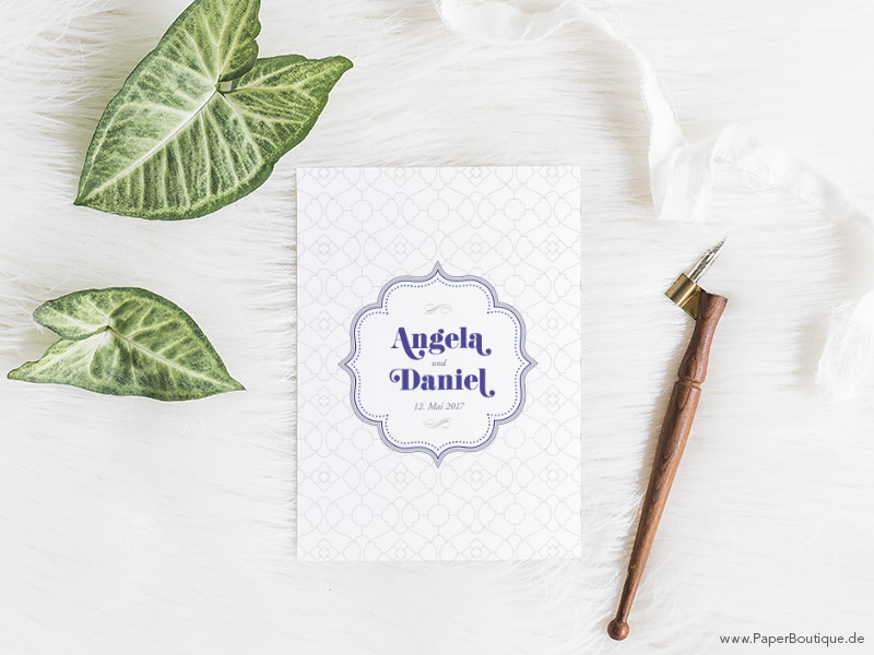 Einladungskarte zur Hochzeit im vintage Stil mit violetter Schrift
